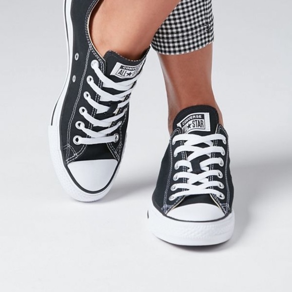 converse classic black low